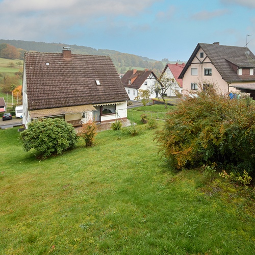 Panoramablick inklusive. Freistehendes Ein- Zweifamilienhaus mit großzügigem Grundstück optimhome Immobilien Deutschland • Kaufen & Verkaufen Panoramablick inklusive. Freistehendes Ein- Zweifamilienhaus mit großzügigem Grundstück optimhome Immobilien Deutschland • Kaufen & Verkaufen