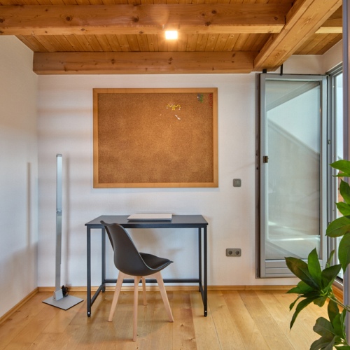 Wohnen mit Charme! Großzügige Dachgeschosswohnung mit Wintergarten und Balkon optimhome Immobilien Deutschland • Kaufen & Verkaufen