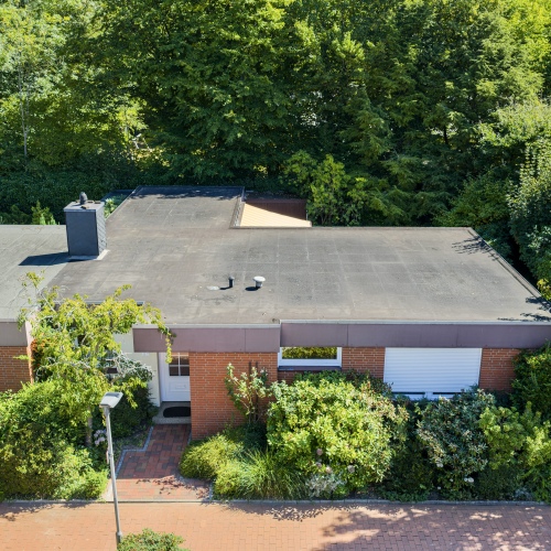 Ebenerdiger Wohnkomfort in ruhiger Lage – Stilvoller Bungalow mit Garten optimhome Immobilien Deutschland • Kaufen & Verkaufen Ebenerdiger Wohnkomfort in ruhiger Lage – Stilvoller Bungalow mit Garten optimhome Immobilien Deutschland • Kaufen & Verkaufen
