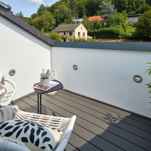 Charmante, helle 1-Zimmer-Dachgeschosswohnung mit Dachloggia und Klimaanlage optimhome Immobilien Deutschland • Kaufen & Verkaufen