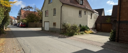 Bild Geräumiges Wohnhaus in ruhiger Lage, mit Scheune, Garten und vielen Möglichkeiten zur Gestaltung in Schollbrunn