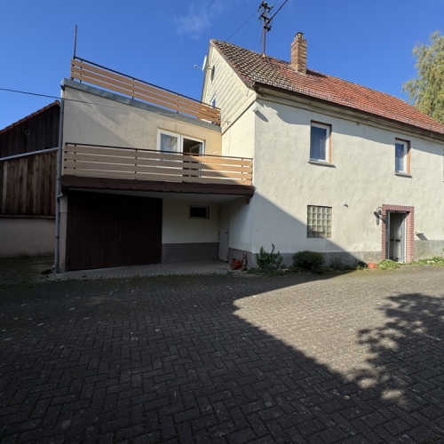 Geräumiges Wohnhaus in ruhiger Lage, mit Scheune, Garten und vielen Möglichkeiten zur Gestaltung optimhome Immobilien Deutschland • Kaufen & Verkaufen Geräumiges Wohnhaus in ruhiger Lage, mit Scheune, Garten und vielen Möglichkeiten zur Gestaltung optimhome Immobilien Deutschland • Kaufen & Verkaufen