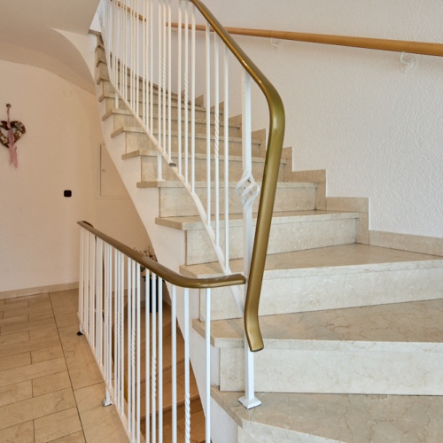 Wohnen und Vermieten unter einem Dach! Vielseitiges Haus mit viel Potenzial und großzügigem Garten optimhome Immobilien Deutschland • Kaufen & Verkaufen