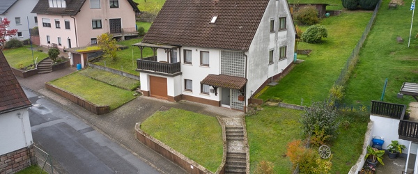 Panoramablick inklusive. Freistehendes Ein- Zweifamilienhaus mit großzügigem Grundstück in Heigenbrücken | optimhome Immobilien Deutschland • Kaufen & Verkaufen Bild Panoramablick inklusive. Freistehendes Ein- Zweifamilienhaus mit großzügigem Grundstück in Heigenbrücken