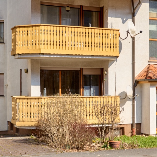 2-Zimmer-Wohnung mit 2 Balkonen und Vorgarten (SNR) – ideal zur Eigennutzung oder Vermietung optimhome Immobilien Deutschland • Kaufen & Verkaufen 2-Zimmer-Wohnung mit 2 Balkonen und Vorgarten (SNR) – ideal zur Eigennutzung oder Vermietung optimhome Immobilien Deutschland • Kaufen & Verkaufen