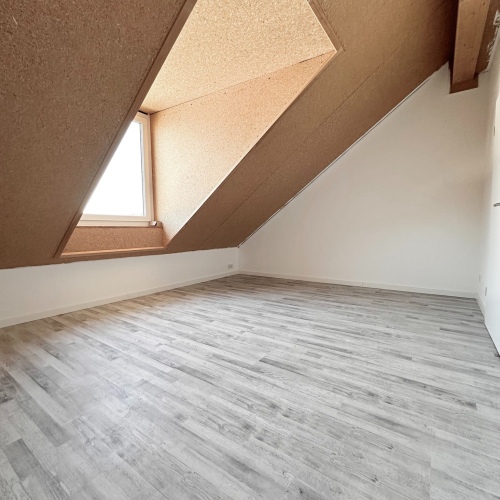 Familienglück an der Nidder! 5 Zimmer Reiheneckhaus mit 2-PKW-Stellplätzen! optimhome Immobilien Deutschland • Kaufen & Verkaufen Familienglück an der Nidder! 5 Zimmer Reiheneckhaus mit 2-PKW-Stellplätzen! optimhome Immobilien Deutschland • Kaufen & Verkaufen