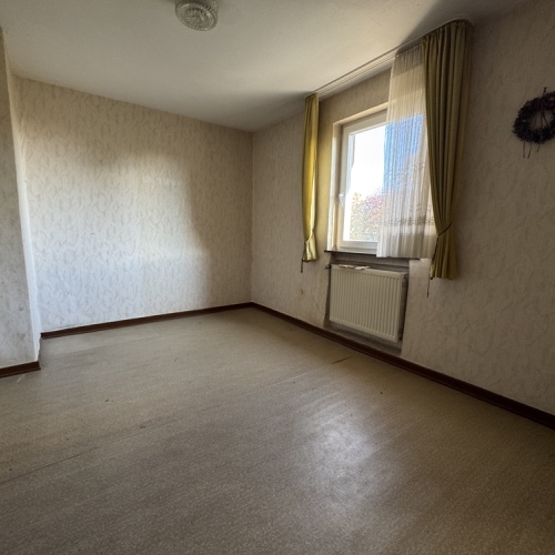 Geräumiges Wohnhaus in ruhiger Lage, mit Scheune, Garten und vielen Möglichkeiten zur Gestaltung optimhome Immobilien Deutschland • Kaufen & Verkaufen Geräumiges Wohnhaus in ruhiger Lage, mit Scheune, Garten und vielen Möglichkeiten zur Gestaltung optimhome Immobilien Deutschland • Kaufen & Verkaufen