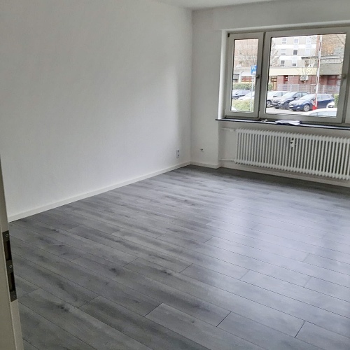 Gut vermietete Hochparterre-Wohnung mit drei Zimmern und Außenstellplatz! optimhome Immobilien Deutschland • Kaufen & Verkaufen