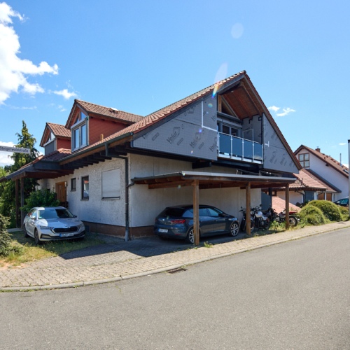 Wohnen mit Charme! Großzügige Dachgeschosswohnung mit Wintergarten und Balkon optimhome Immobilien Deutschland • Kaufen & Verkaufen