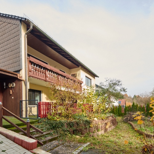 Wohnen und Vermieten unter einem Dach! Vielseitiges Haus mit viel Potenzial und großzügigem Garten optimhome Immobilien Deutschland • Kaufen & Verkaufen