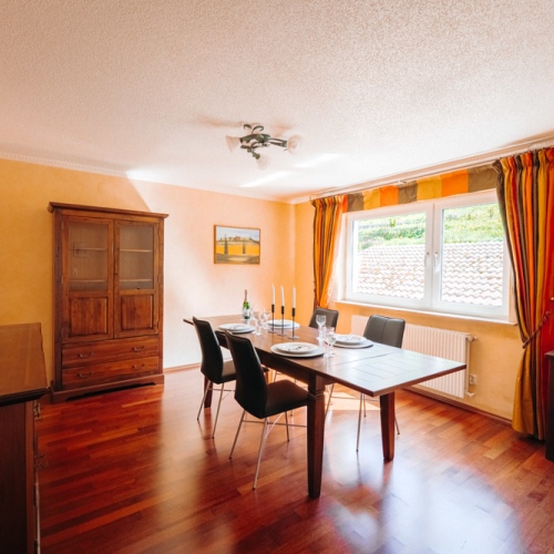 Familienparadies mit Garten! Großzügiges Haus mit Garten, Ausbaupotenzial & Flexibilität optimhome Immobilien Deutschland • Kaufen & Verkaufen Familienparadies mit Garten! Großzügiges Haus mit Garten, Ausbaupotenzial & Flexibilität optimhome Immobilien Deutschland • Kaufen & Verkaufen