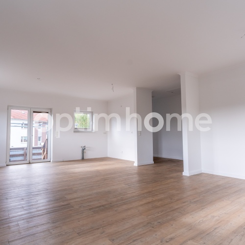 Gewerbeimmobilie mit Wohnung und ca. 40 Stellplätzen – ideal für Kfz-Nutzung optimhome Immobilien Deutschland • Kaufen & Verkaufen