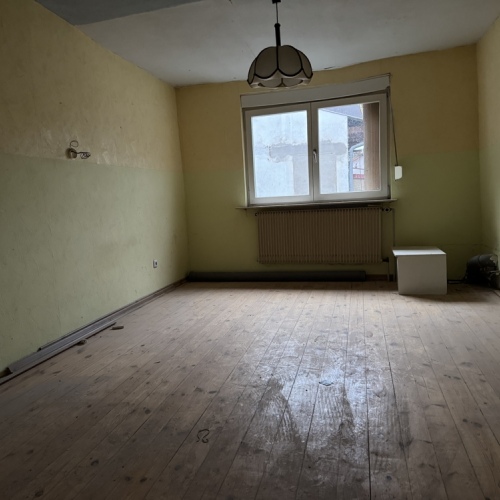 Einfamilienhaus mit Innenhof & Nebengebäude! Ihr Projekt mit Potenzial! Perfekt für Handwerker optimhome Immobilien Deutschland • Kaufen & Verkaufen