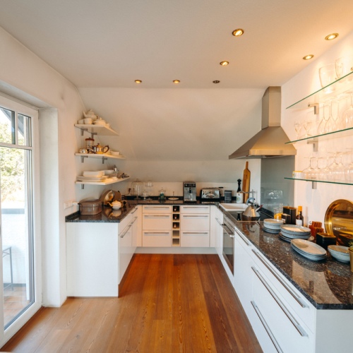 Lichtdurchflutete Eigentumswohnung mit Weitblick, zwei Balkonen und moderner Ausstattung optimhome Immobilien Deutschland • Kaufen & Verkaufen Lichtdurchflutete Eigentumswohnung mit Weitblick, zwei Balkonen und moderner Ausstattung optimhome Immobilien Deutschland • Kaufen & Verkaufen