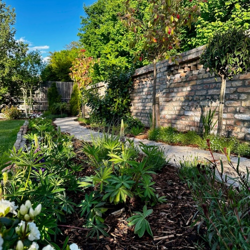 Stilvolles idyllisches Fachwerkhaus mit beheizter Doppelgarage und einem traumhaften Garten optimhome Immobilien Deutschland • Kaufen & Verkaufen Stilvolles idyllisches Fachwerkhaus mit beheizter Doppelgarage und einem traumhaften Garten optimhome Immobilien Deutschland • Kaufen & Verkaufen