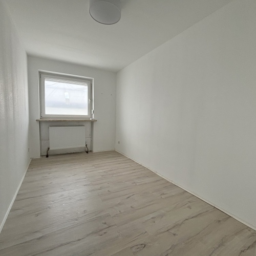 Sofort einziehen: Geräumige 4-Zimmer Wohnung mit Balkon und Stellplatz! optimhome Immobilien Deutschland • Kaufen & Verkaufen