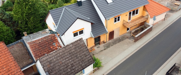 Attraktives Ausbauhaus! Ein- bis Zweifamilienhaus mit Nebengebäude und Garten für Ihr Traumprojekt! in Mömbris | optimhome Immobilien Deutschland • Kaufen & Verkaufen Bild Attraktives Ausbauhaus! Ein- bis Zweifamilienhaus mit Nebengebäude und Garten für Ihr Traumprojekt! in