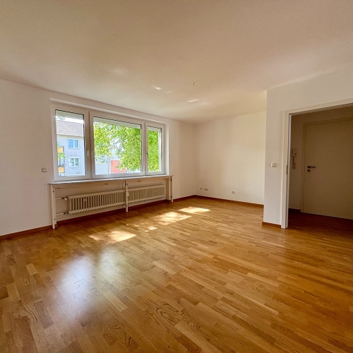 RESERVIERT Sofort verfügbar: moderne Etagenwohnung mit Balkon und Stellplatz optimhome Immobilien Deutschland • Kaufen & Verkaufen