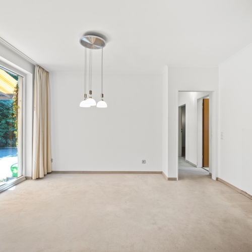 Ebenerdiger Wohnkomfort in ruhiger Lage – Stilvoller Bungalow mit Garten optimhome Immobilien Deutschland • Kaufen & Verkaufen Ebenerdiger Wohnkomfort in ruhiger Lage – Stilvoller Bungalow mit Garten optimhome Immobilien Deutschland • Kaufen & Verkaufen