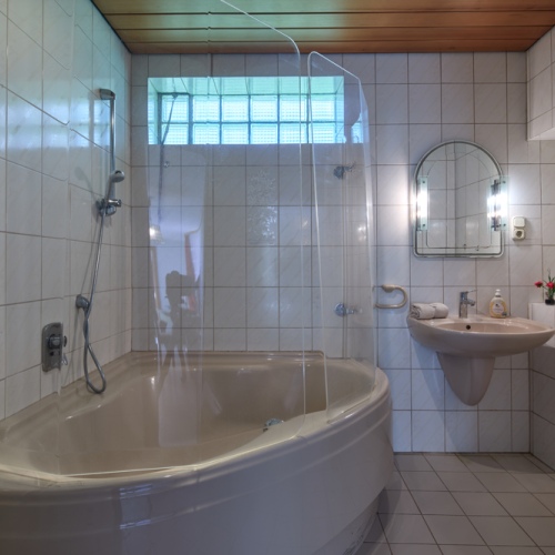 Wohnhaus mit Charme und Potenzial – ideal für Handwerker zur Selbstverwirklichung optimhome Immobilien Deutschland • Kaufen & Verkaufen Wohnhaus mit Charme und Potenzial – ideal für Handwerker zur Selbstverwirklichung optimhome Immobilien Deutschland • Kaufen & Verkaufen