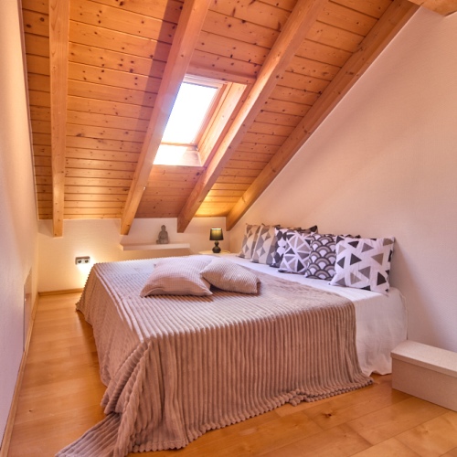 Wohnen mit Charme! Großzügige Dachgeschosswohnung mit Wintergarten und Balkon optimhome Immobilien Deutschland • Kaufen & Verkaufen