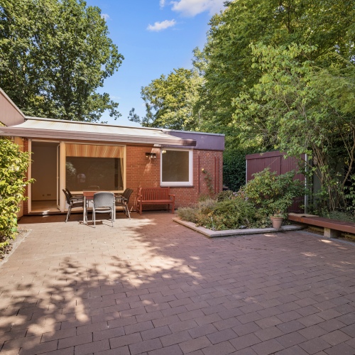 Ebenerdiger Wohnkomfort in ruhiger Lage – Stilvoller Bungalow mit Garten optimhome Immobilien Deutschland • Kaufen & Verkaufen Ebenerdiger Wohnkomfort in ruhiger Lage – Stilvoller Bungalow mit Garten optimhome Immobilien Deutschland • Kaufen & Verkaufen