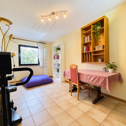 Zweifamilien-Reihenmittelhaus mit 245 m² Wohnfläche, neuem Dach, Wärmepumpe und 3 Garagen optimhome Immobilien Deutschland • Kaufen & Verkaufen Zweifamilien-Reihenmittelhaus mit 245 m² Wohnfläche, neuem Dach, Wärmepumpe und 3 Garagen optimhome Immobilien Deutschland • Kaufen & Verkaufen