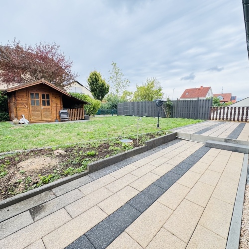 Zweifamilien-Reihenmittelhaus mit 245 m² Wohnfläche, neuem Dach, Wärmepumpe und 3 Garagen optimhome Immobilien Deutschland • Kaufen & Verkaufen Zweifamilien-Reihenmittelhaus mit 245 m² Wohnfläche, neuem Dach, Wärmepumpe und 3 Garagen optimhome Immobilien Deutschland • Kaufen & Verkaufen
