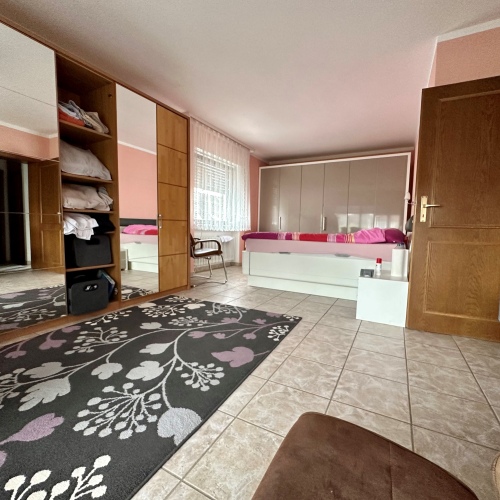 Viel Platz für die Familie – 6 Zimmer, 4 Ebenen, 2 Kamine, Garten und Stellplätze! optimhome Immobilien Deutschland • Kaufen & Verkaufen