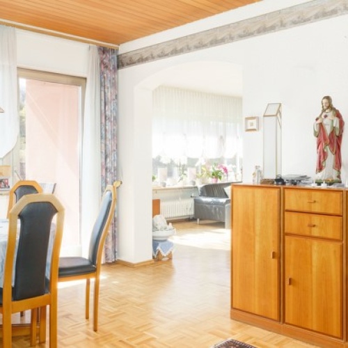 Ihr neues Zuhause mit Rendite! Dreiparteienhaus mit freier Wohnung & Mieteinnahmen optimhome Immobilien Deutschland • Kaufen & Verkaufen Ihr neues Zuhause mit Rendite! Dreiparteienhaus mit freier Wohnung & Mieteinnahmen optimhome Immobilien Deutschland • Kaufen & Verkaufen