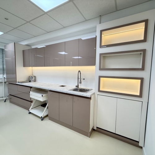 Kaiserlei Offenbach – Büroetage mit neuwertiger Vollausstattung für die Nutzung als Praxis/Büro! optimhome Immobilien Deutschland • Kaufen & Verkaufen