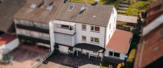 Wohnen mit Herz: großzügiges Haus für Familien, Generationen und neue Lebenswege in Heigenbrücken | optimhome Immobilien Deutschland • Kaufen & Verkaufen Bild Wohnen mit Herz: großzügiges Haus für Familien, Generationen und neue Lebenswege in Heigenbrücken