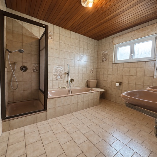 Zweifamilien-Reihenmittelhaus mit 245 m² Wohnfläche, neuem Dach, Wärmepumpe und 3 Garagen optimhome Immobilien Deutschland • Kaufen & Verkaufen Zweifamilien-Reihenmittelhaus mit 245 m² Wohnfläche, neuem Dach, Wärmepumpe und 3 Garagen optimhome Immobilien Deutschland • Kaufen & Verkaufen