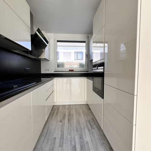 Familienglück an der Nidder! 5 Zimmer Reiheneckhaus mit 2-PKW-Stellplätzen! optimhome Immobilien Deutschland • Kaufen & Verkaufen Familienglück an der Nidder! 5 Zimmer Reiheneckhaus mit 2-PKW-Stellplätzen! optimhome Immobilien Deutschland • Kaufen & Verkaufen