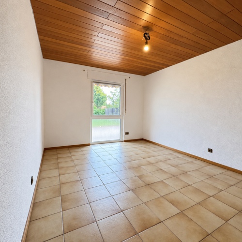 Zweifamilien-Reihenmittelhaus mit 245 m² Wohnfläche, neuem Dach, Wärmepumpe und 3 Garagen optimhome Immobilien Deutschland • Kaufen & Verkaufen Zweifamilien-Reihenmittelhaus mit 245 m² Wohnfläche, neuem Dach, Wärmepumpe und 3 Garagen optimhome Immobilien Deutschland • Kaufen & Verkaufen