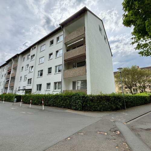 Wohnen oder vermieten: Charmante 2-Zimmer-Wohnung mit Balkon & Stellplatz! optimhome Immobilien Deutschland • Kaufen & Verkaufen Wohnen oder vermieten: Charmante 2-Zimmer-Wohnung mit Balkon & Stellplatz! optimhome Immobilien Deutschland • Kaufen & Verkaufen