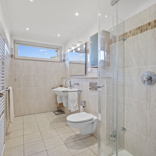 Ebenerdiger Wohnkomfort in ruhiger Lage – Stilvoller Bungalow mit Garten optimhome Immobilien Deutschland • Kaufen & Verkaufen Ebenerdiger Wohnkomfort in ruhiger Lage – Stilvoller Bungalow mit Garten optimhome Immobilien Deutschland • Kaufen & Verkaufen