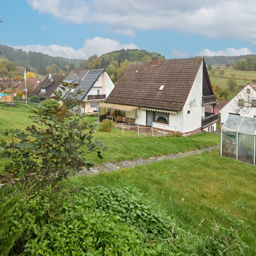 Panoramablick inklusive. Freistehendes Ein- Zweifamilienhaus mit großzügigem Grundstück optimhome Immobilien Deutschland • Kaufen & Verkaufen Panoramablick inklusive. Freistehendes Ein- Zweifamilienhaus mit großzügigem Grundstück optimhome Immobilien Deutschland • Kaufen & Verkaufen