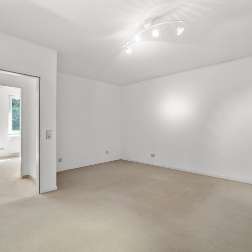 Ebenerdiger Wohnkomfort in ruhiger Lage – Stilvoller Bungalow mit Garten optimhome Immobilien Deutschland • Kaufen & Verkaufen Ebenerdiger Wohnkomfort in ruhiger Lage – Stilvoller Bungalow mit Garten optimhome Immobilien Deutschland • Kaufen & Verkaufen