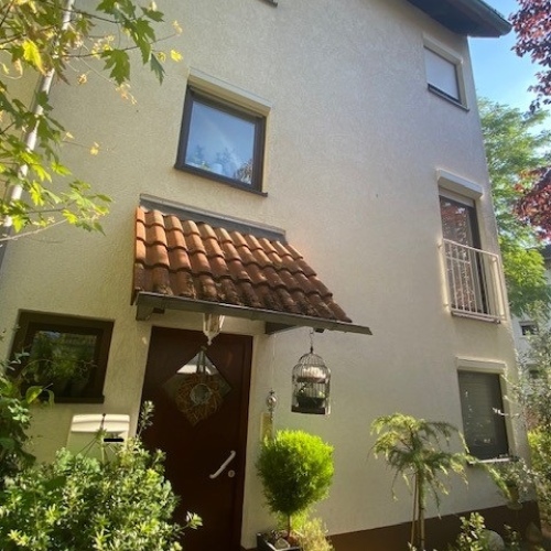 VERKAUFT ! Wie ein Reihenendhaus : 5 Zi.-Maisonette-WG mit eigenem Eingang, Garten, Loggia, Garage, Carport optimhome Immobilien Deutschland • Kaufen & Verkaufen VERKAUFT ! Wie ein Reihenendhaus : 5 Zi.-Maisonette-WG mit eigenem Eingang, Garten, Loggia, Garage, Carport optimhome Immobilien Deutschland • Kaufen & Verkaufen