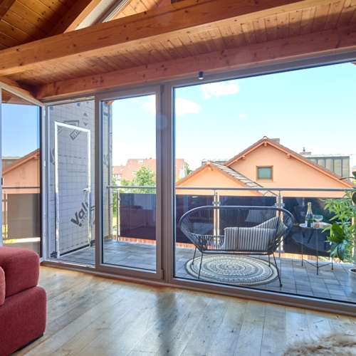 Wohnen mit Charme! Großzügige Dachgeschosswohnung mit Wintergarten und Balkon optimhome Immobilien Deutschland • Kaufen & Verkaufen