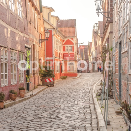 Historisches, denkmalgeschütztes Fachwerkhaus direkt an der Elbe optimhome Immobilien Deutschland • Kaufen & Verkaufen Historisches, denkmalgeschütztes Fachwerkhaus direkt an der Elbe optimhome Immobilien Deutschland • Kaufen & Verkaufen