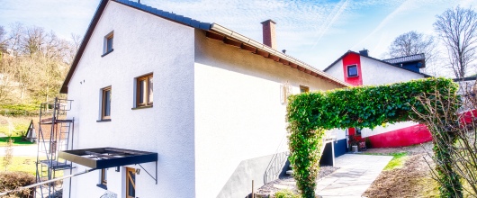 Bild ERSTBEZUG NACH SANIERUNG Schöne, sanierte Eigentumswohnung mit Terrasse, Balkon und Grünfläche in Steinbach