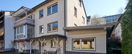 Bild Familienparadies mit Garten! Großzügiges Haus mit Garten, Ausbaupotenzial & Flexibilität in Heigenbrücken