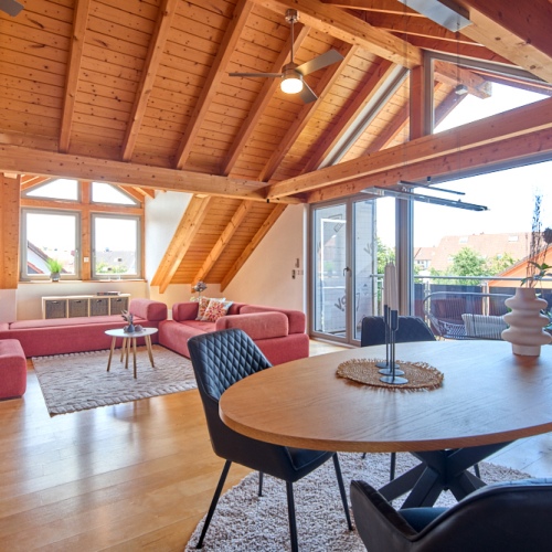 Wohnen mit Charme! Großzügige Dachgeschosswohnung mit Wintergarten und Balkon optimhome Immobilien Deutschland • Kaufen & Verkaufen