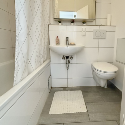 3-Zimmer-Wohnung mit Balkon und Grünblick – fußläufig zum Nordwestzentrum! optimhome Immobilien Deutschland • Kaufen & Verkaufen 3-Zimmer-Wohnung mit Balkon und Grünblick – fußläufig zum Nordwestzentrum! optimhome Immobilien Deutschland • Kaufen & Verkaufen