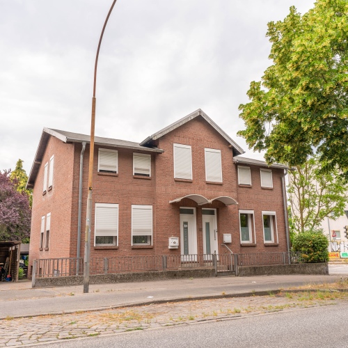 Vermietetes Zweifamilienhaus in zentraler Lage optimhome Immobilien Deutschland • Kaufen & Verkaufen