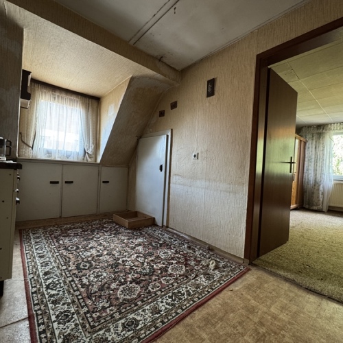 Geräumiges Wohnhaus in ruhiger Lage, mit Scheune, Garten und vielen Möglichkeiten zur Gestaltung optimhome Immobilien Deutschland • Kaufen & Verkaufen Geräumiges Wohnhaus in ruhiger Lage, mit Scheune, Garten und vielen Möglichkeiten zur Gestaltung optimhome Immobilien Deutschland • Kaufen & Verkaufen