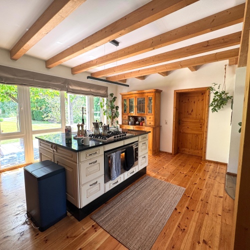 Stilvolles idyllisches Fachwerkhaus mit beheizter Doppelgarage und einem traumhaften Garten optimhome Immobilien Deutschland • Kaufen & Verkaufen Stilvolles idyllisches Fachwerkhaus mit beheizter Doppelgarage und einem traumhaften Garten optimhome Immobilien Deutschland • Kaufen & Verkaufen