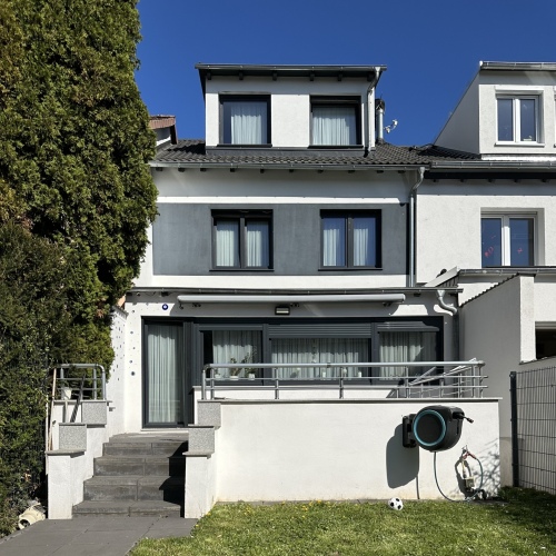 Viel Platz für die Familie! Vier Zimmer Reihenhaus mit Garage, Terrasse und Garten! optimhome Immobilien Deutschland • Kaufen & Verkaufen Viel Platz für die Familie! Vier Zimmer Reihenhaus mit Garage, Terrasse und Garten! optimhome Immobilien Deutschland • Kaufen & Verkaufen